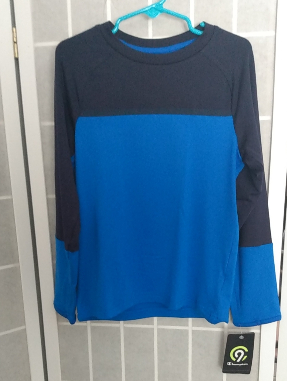 Boys Champion Activewear Shirt W/ Long Sleeves- Black/Blue Knit- XS 4-5